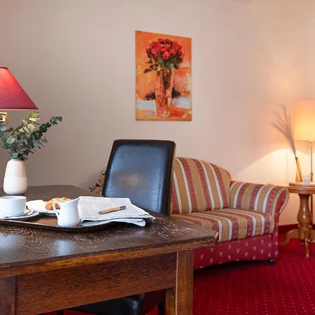 Hotel Biederstein Am Englischen Garten 3*