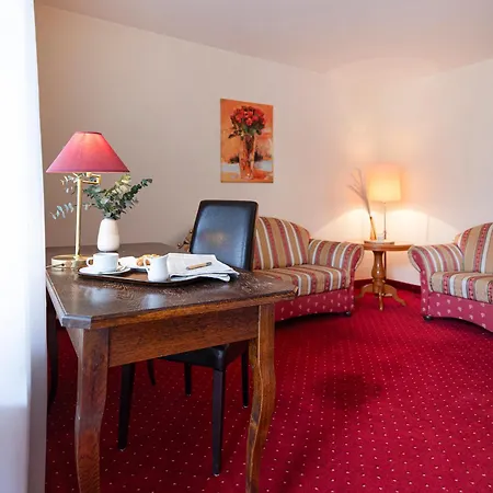 Hotel Biederstein Am Englischen Garten 3*