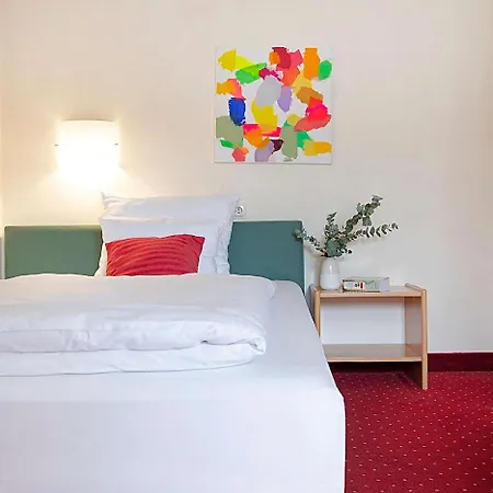 Otel Biederstein Am Englischen Garten 3*