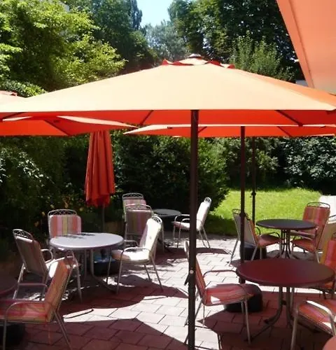 Hotel Biederstein Am Englischen Garten 3*
