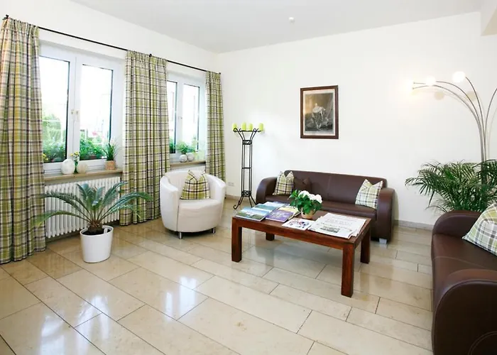 Hotel Biederstein Am Englischen Garten 3*