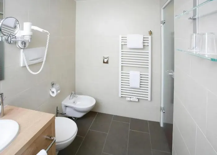 Biederstein Am Englischen Garten 3* München