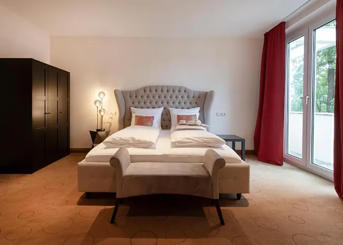 Hotel Biederstein Am Englischen Garten 3*