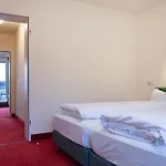 Hotel Biederstein Am Englischen Garten Munich