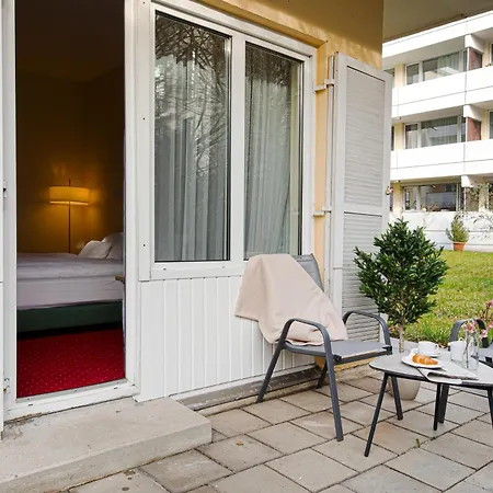 Otel Biederstein Am Englischen Garten 3*