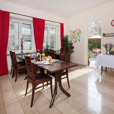 Biederstein Am Englischen Garten Hotel 3*